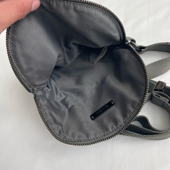 Lululemon Crossbag/Fanny Pack/Belt Bag - Picture 4 of 7